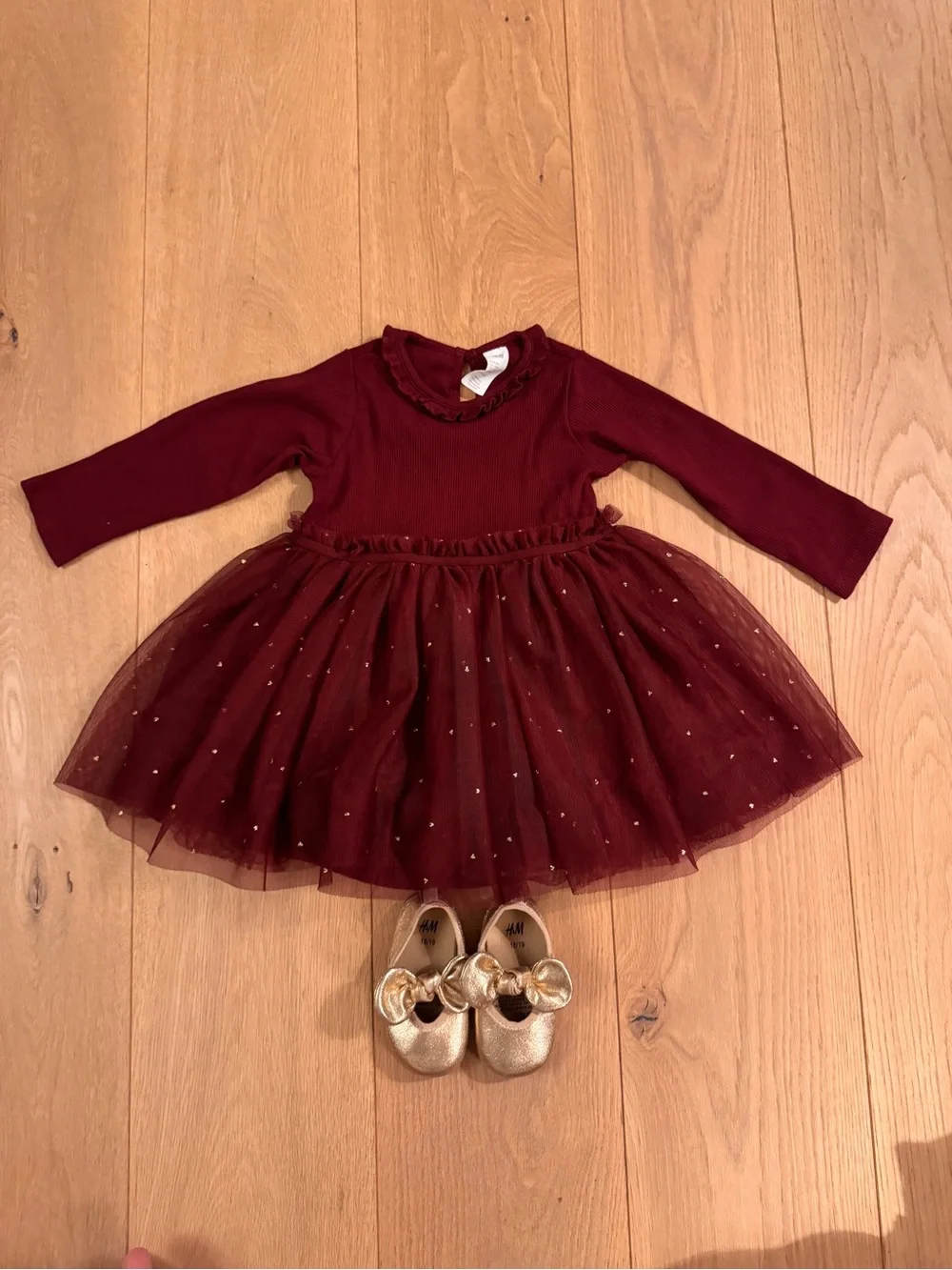 Girls H&M Sparkly Tulle Dress with Gold Accent Shoes (12M)
